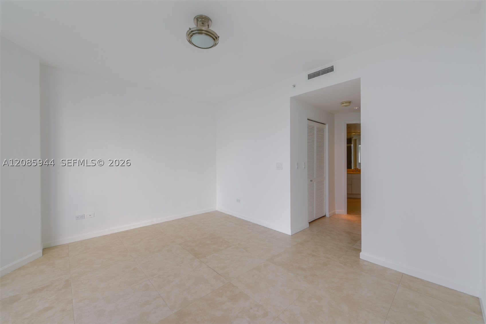 848 Brickell Key Dr #2702, Miami FL 33131