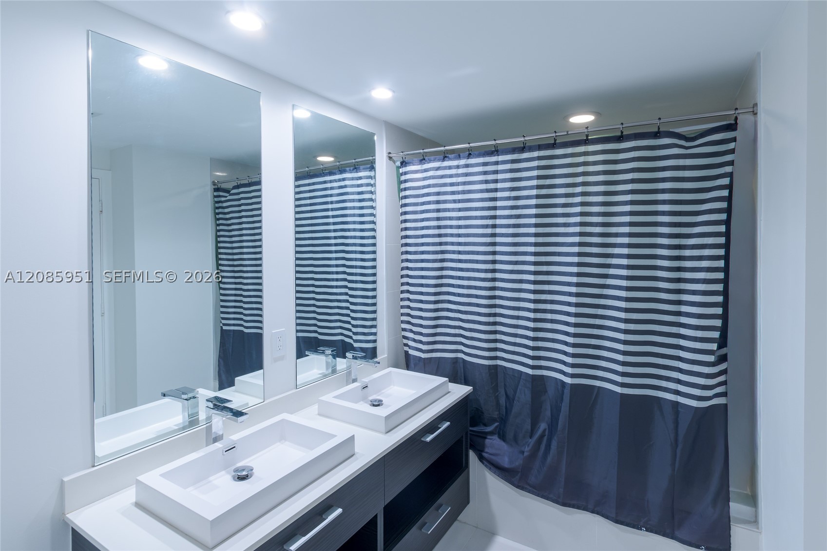 45 SW 9th St #3105, Miami FL 33130