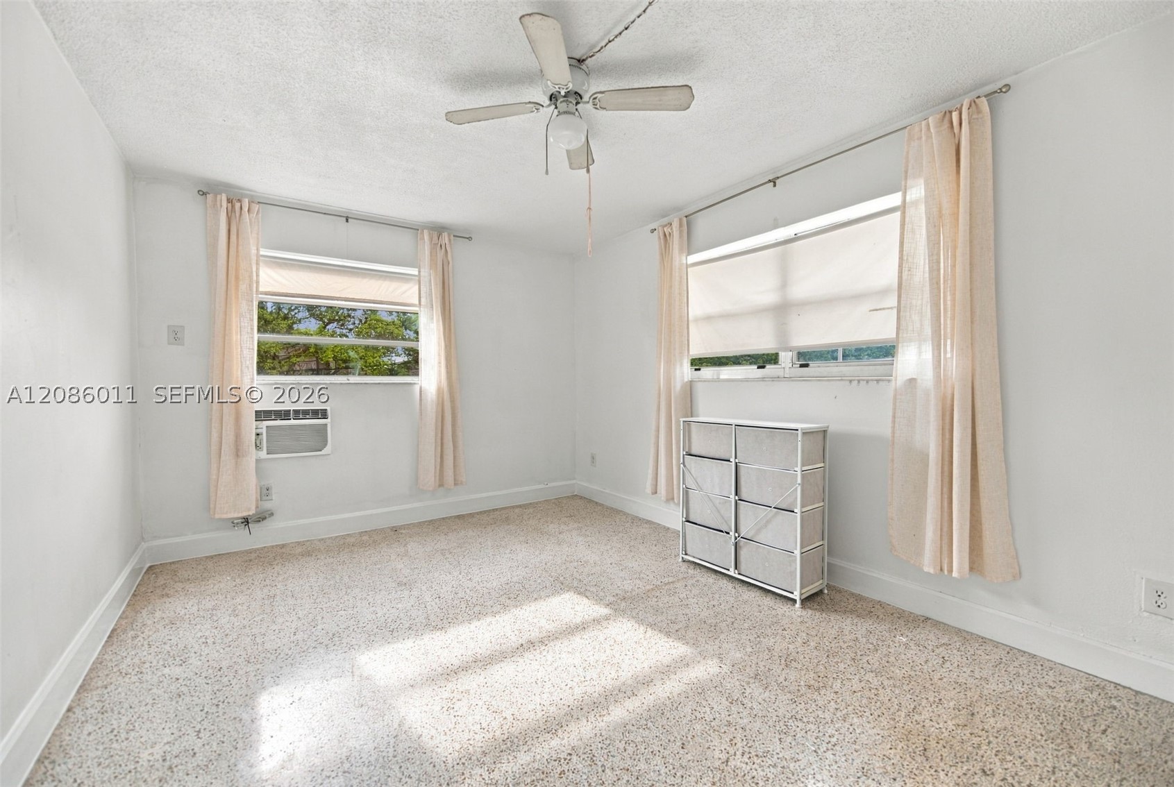 882 NW 2nd St, Miami FL 33128