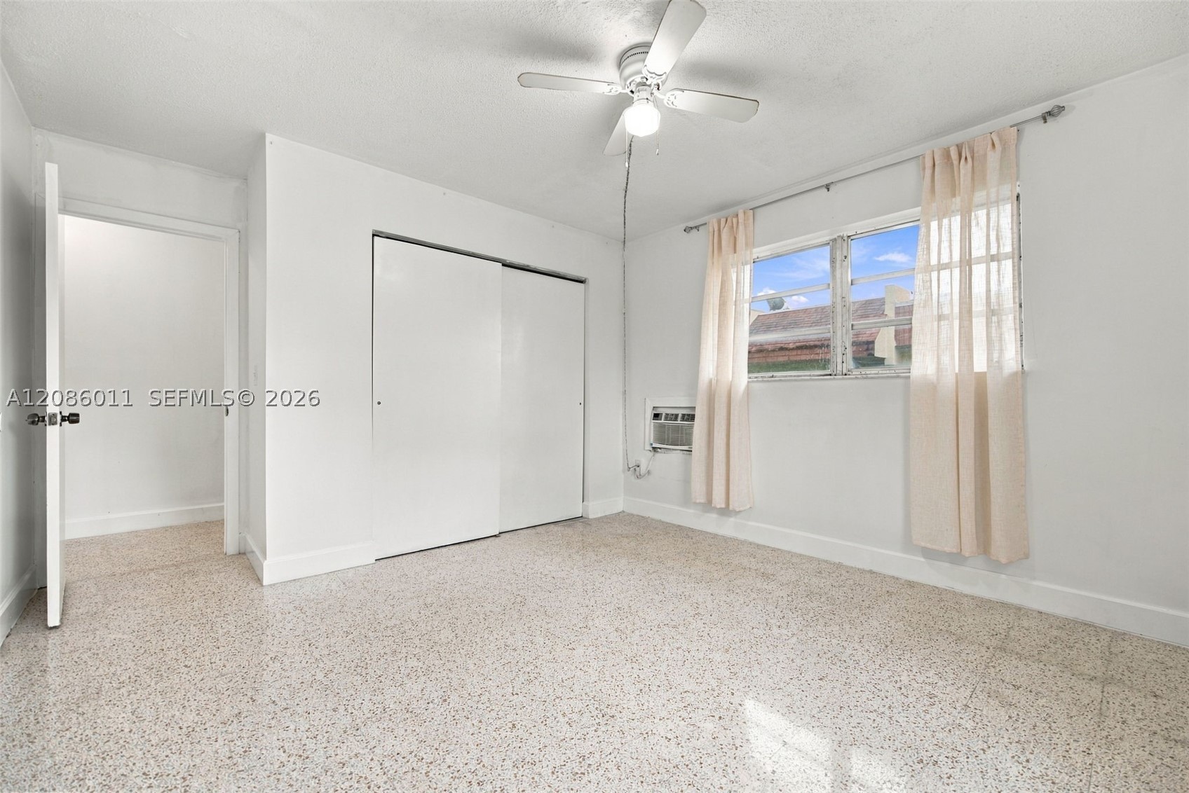 882 NW 2nd St, Miami FL 33128