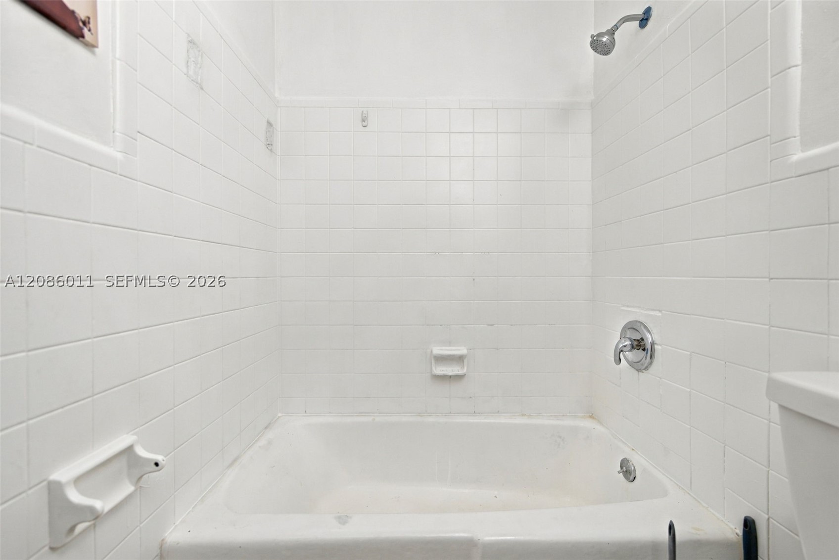 882 NW 2nd St, Miami FL 33128
