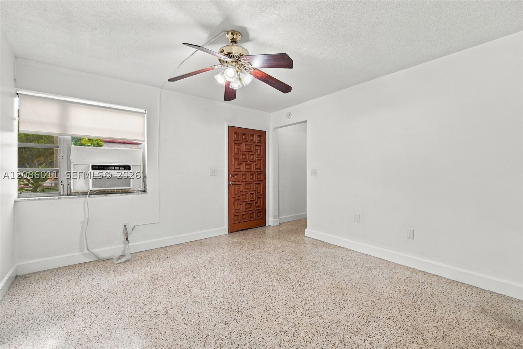 882 NW 2nd St, Miami FL 33128