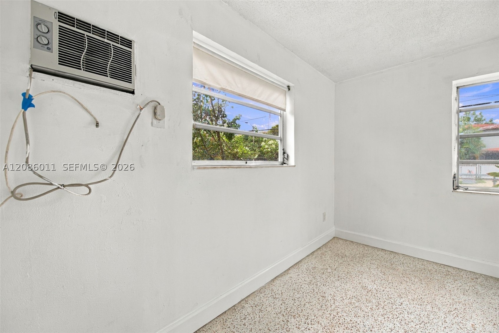 882 NW 2nd St, Miami FL 33128