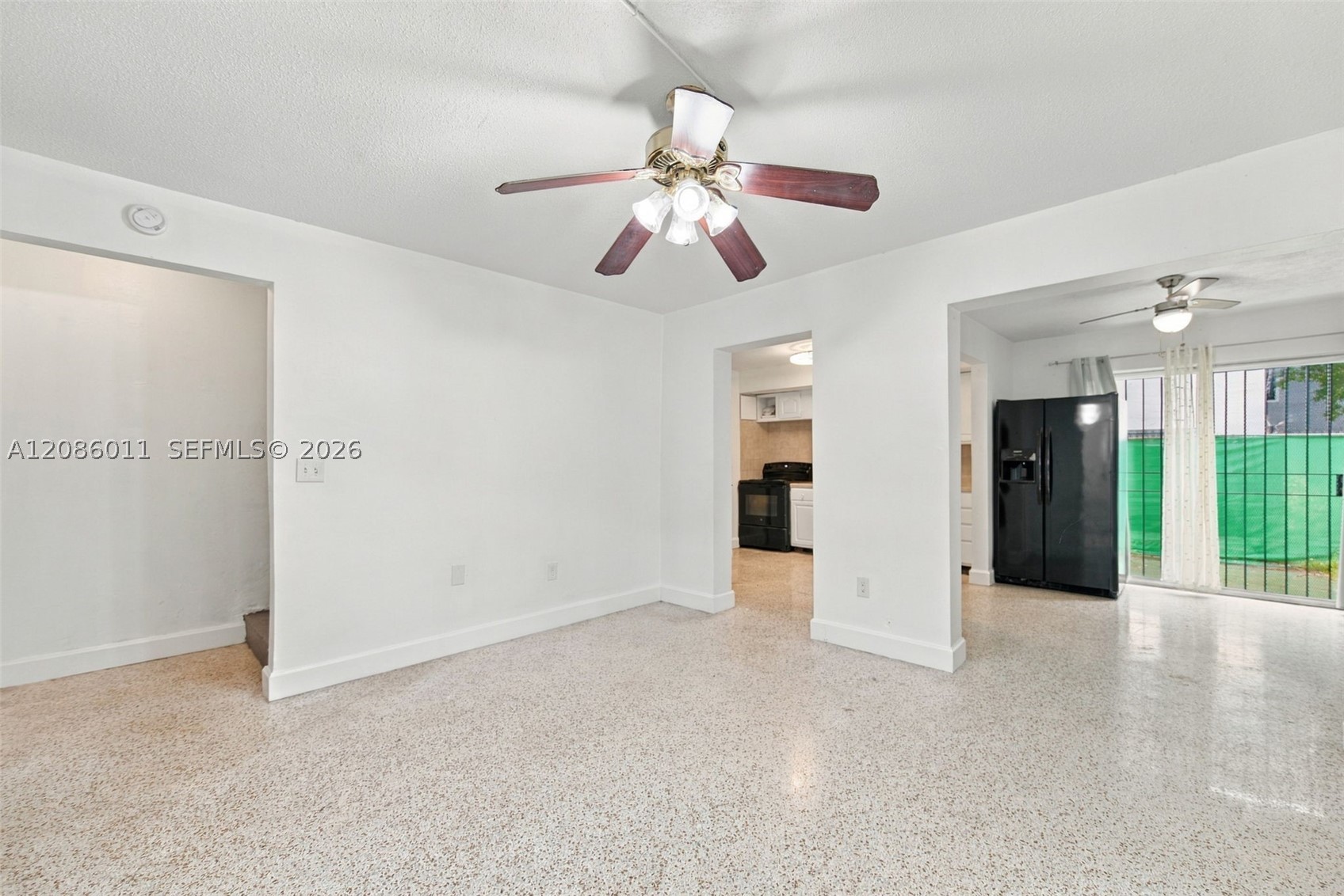 882 NW 2nd St, Miami FL 33128