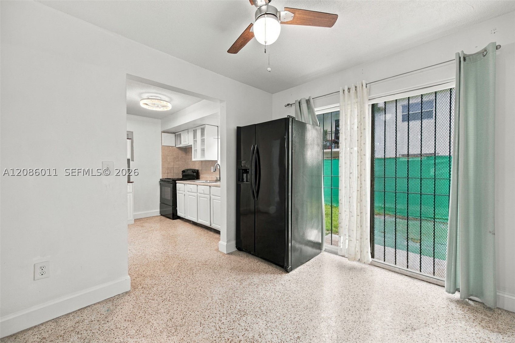 882 NW 2nd St, Miami FL 33128