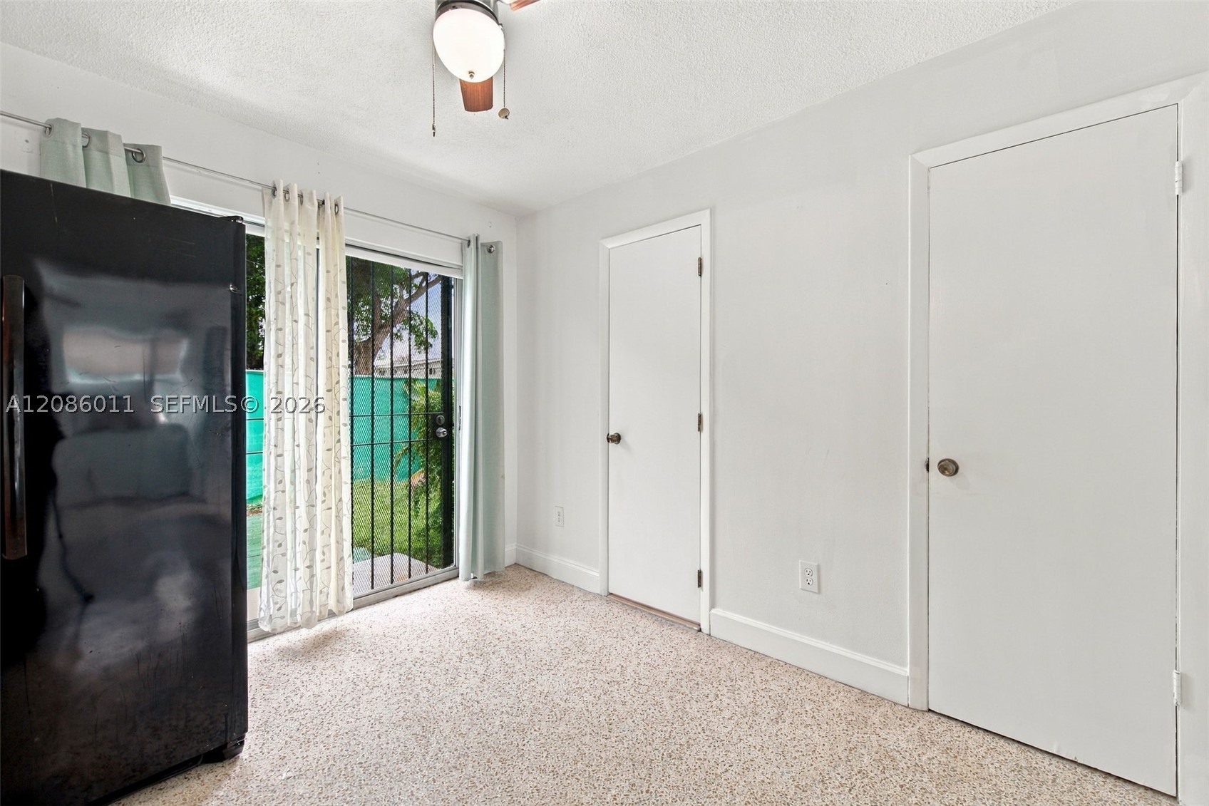 882 NW 2nd St, Miami FL 33128