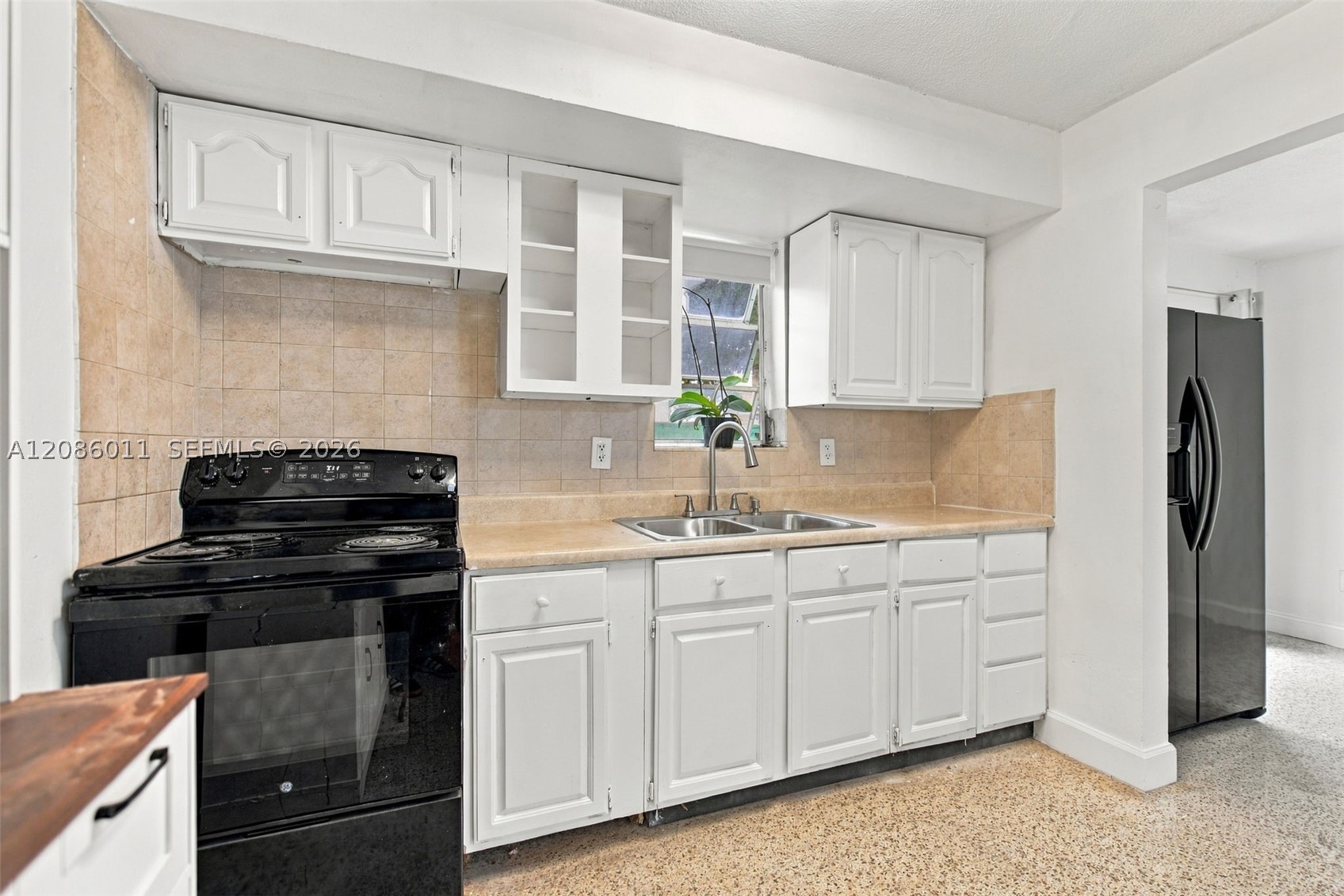 882 NW 2nd St, Miami FL 33128