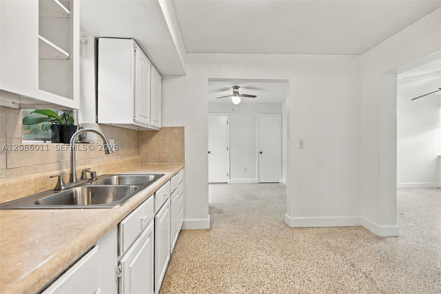 882 NW 2nd St, Miami FL 33128