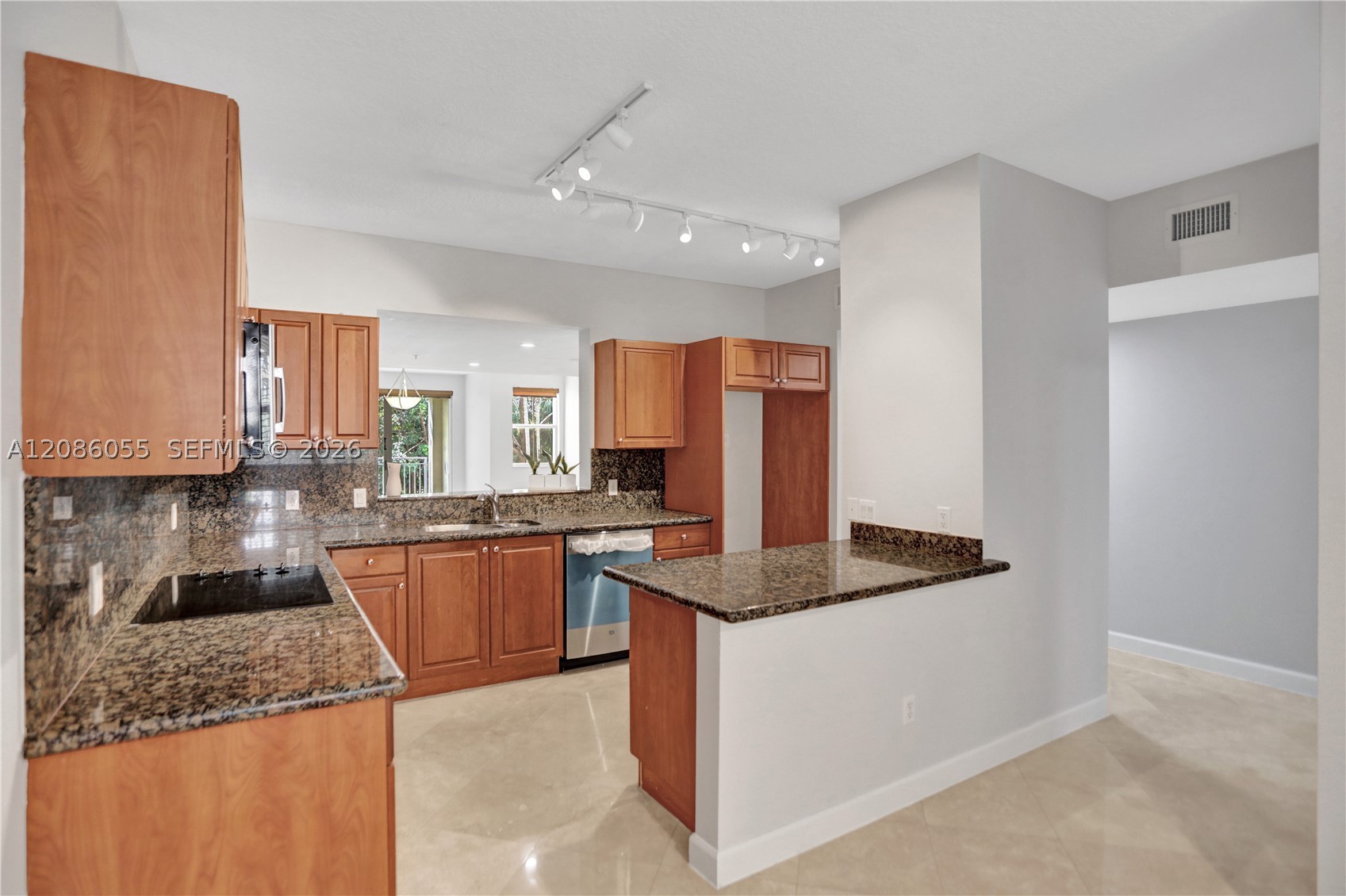 7564 SW 102nd St #211, Pinecrest FL 33156