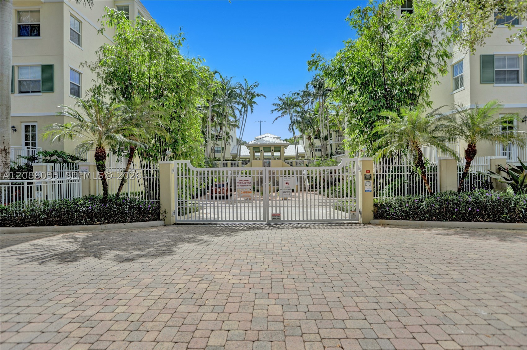 7564 SW 102nd St #211, Pinecrest FL 33156