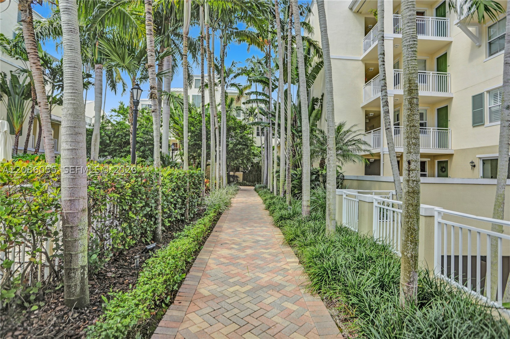 7564 SW 102nd St #211, Pinecrest FL 33156