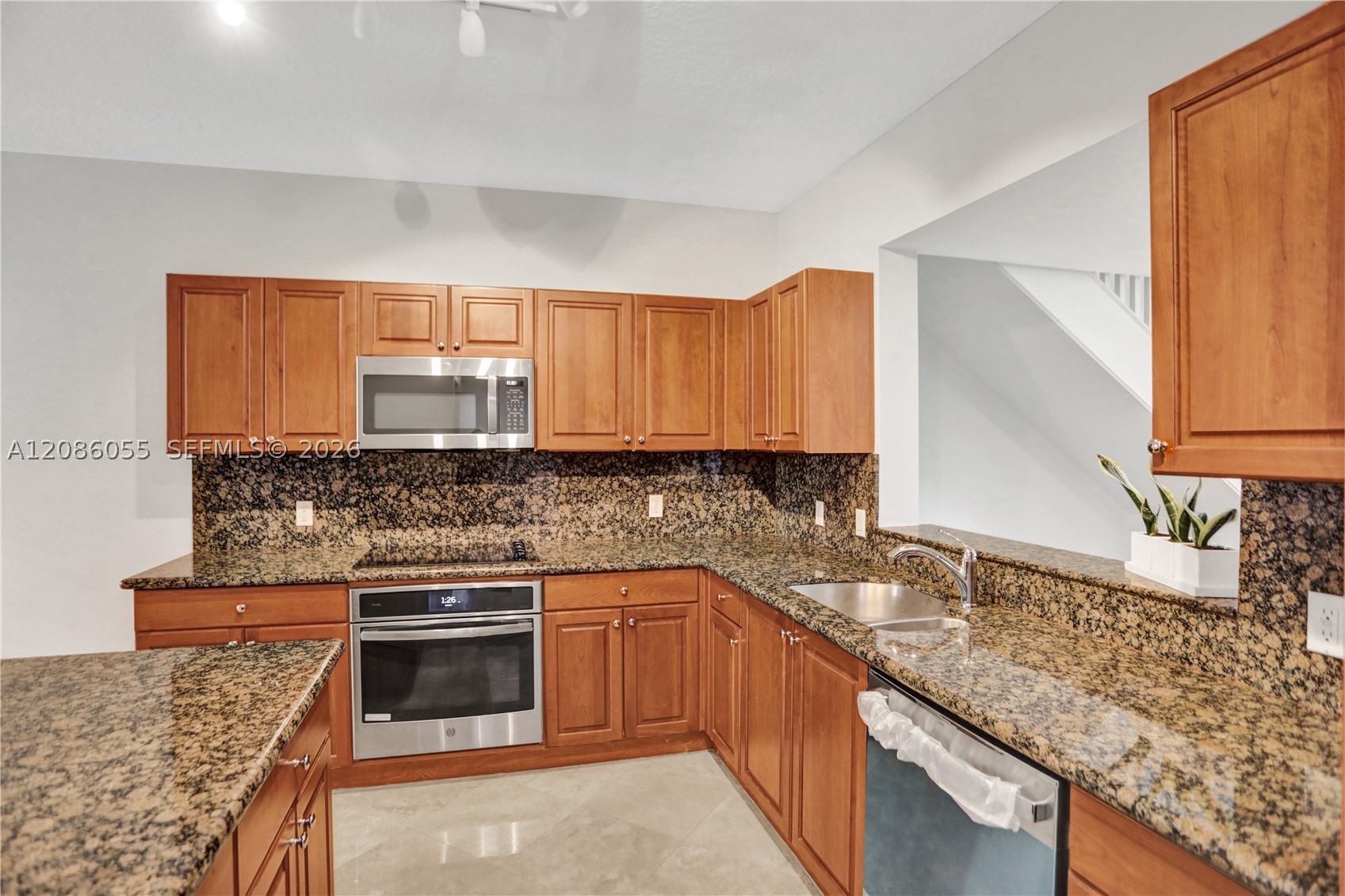 7564 SW 102nd St #211, Pinecrest FL 33156