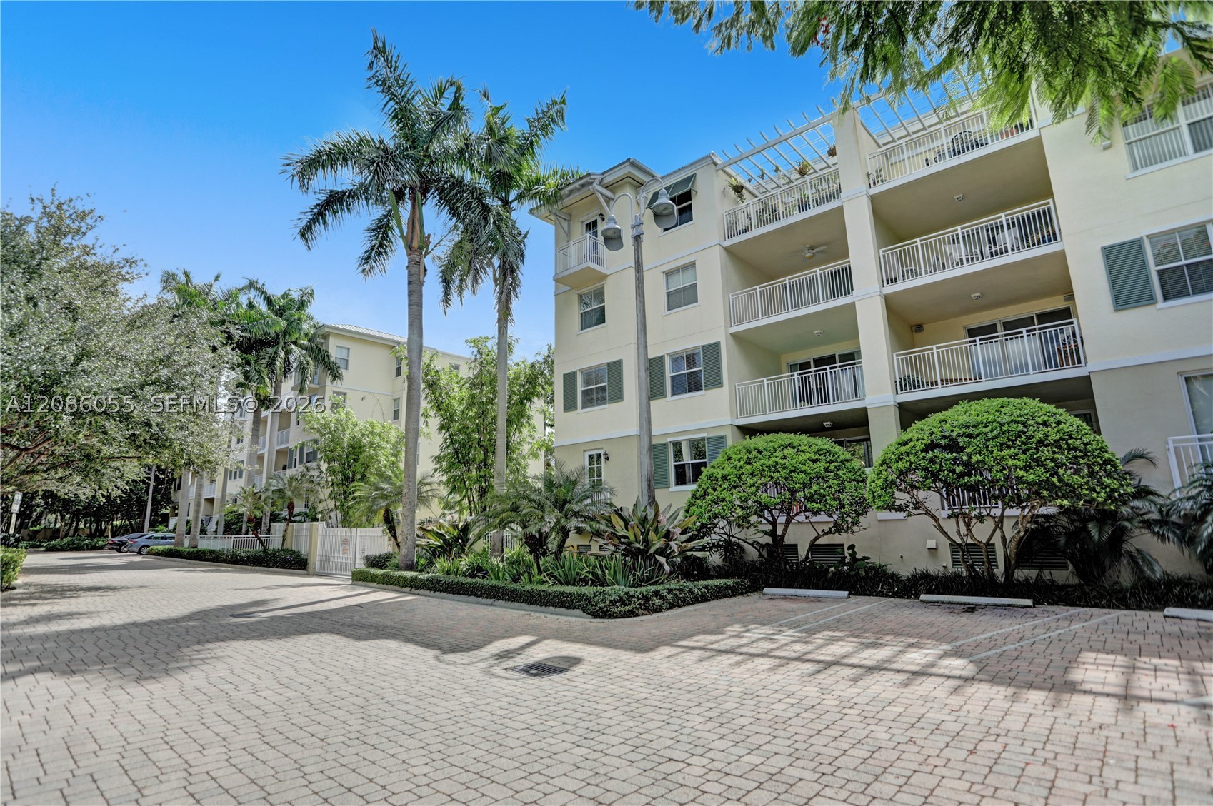 7564 SW 102nd St #211, Pinecrest FL 33156