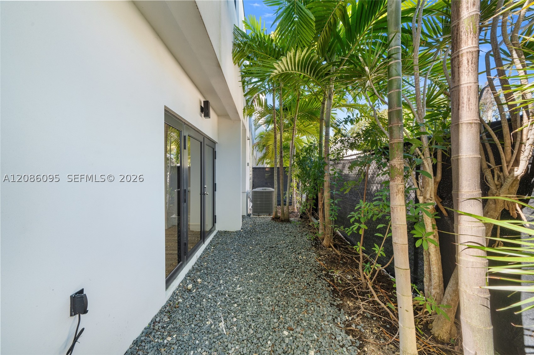 11 NE 51 St #B, Miami FL 33137