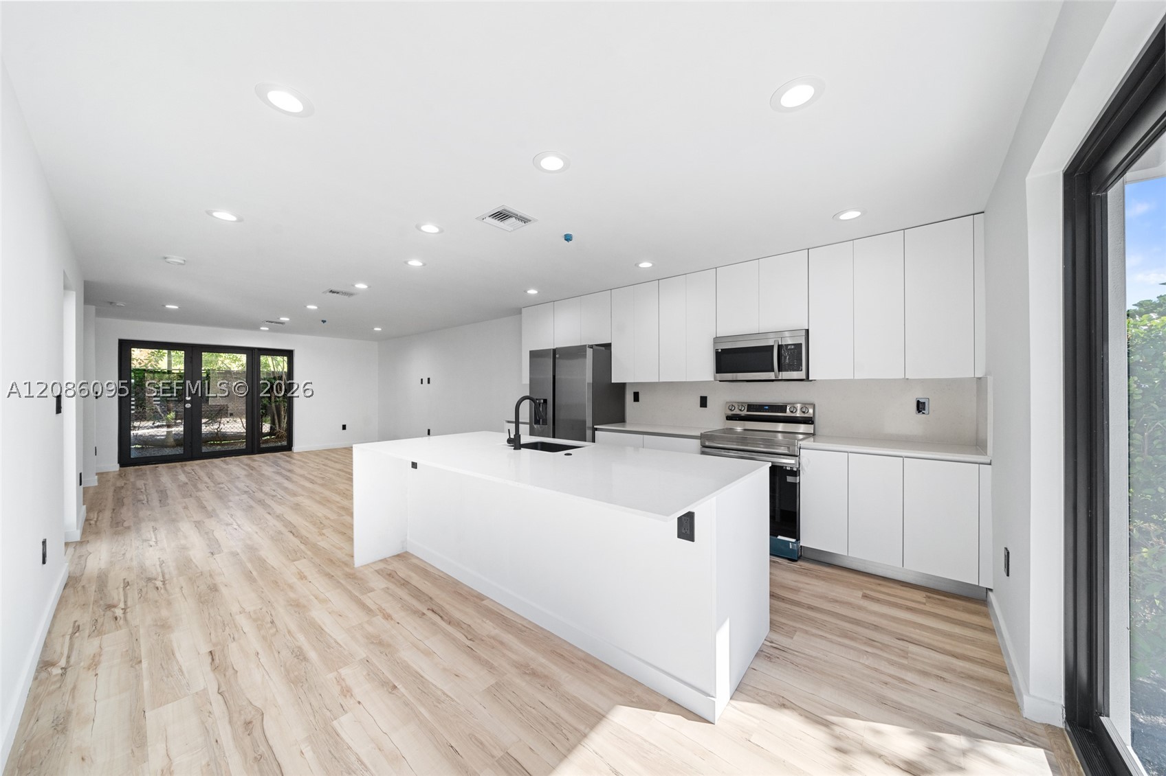 11 NE 51 St #B, Miami FL 33137