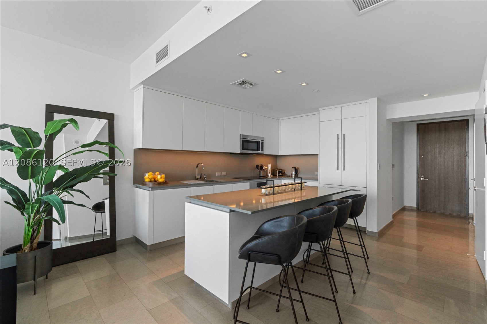 88 SW 7th St #2906, Miami FL 33130