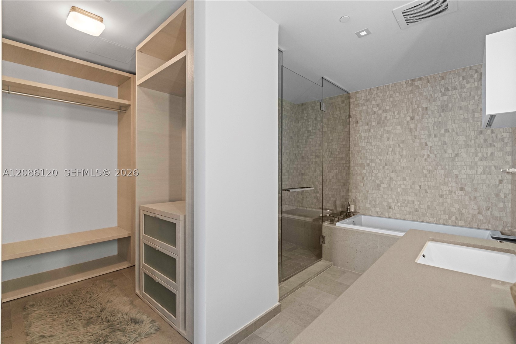 88 SW 7th St #2906, Miami FL 33130
