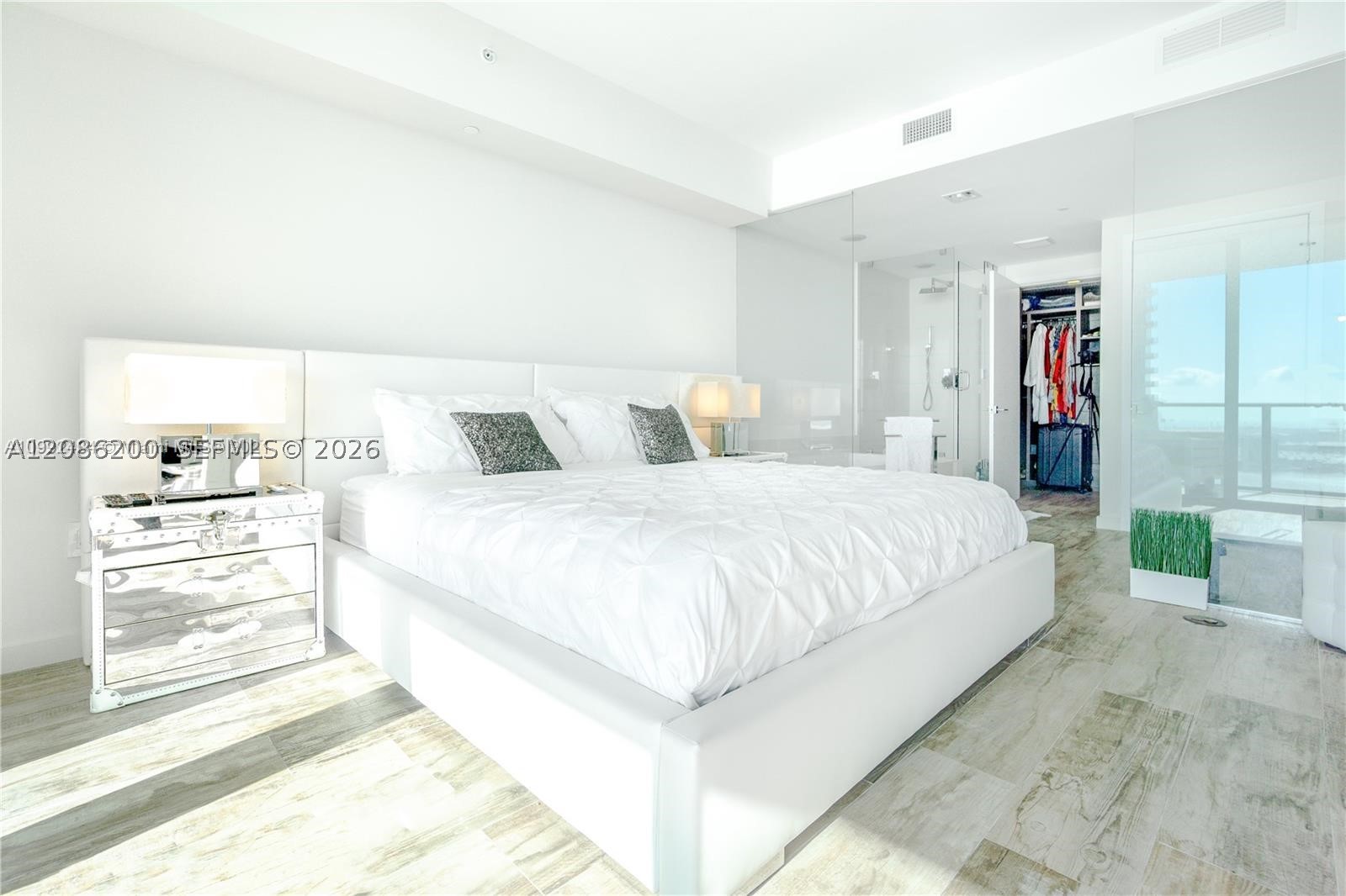 650 NE 32nd St #4402, Miami FL 33137