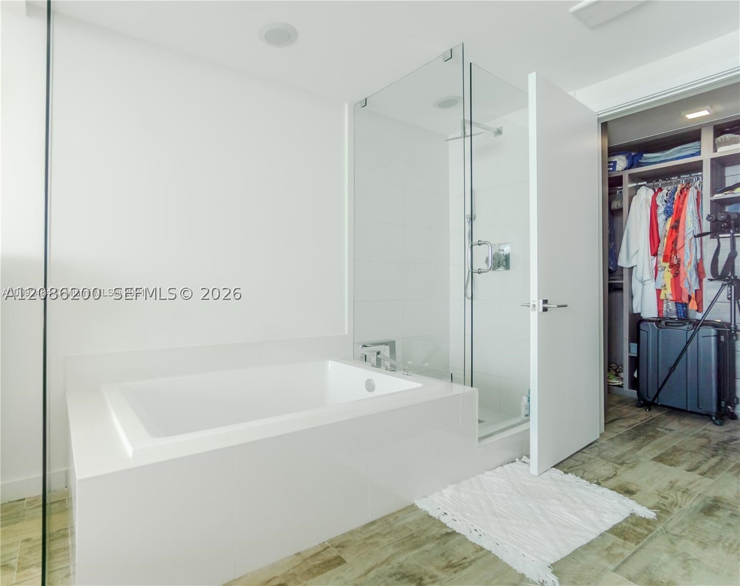 650 NE 32nd St #4402, Miami FL 33137