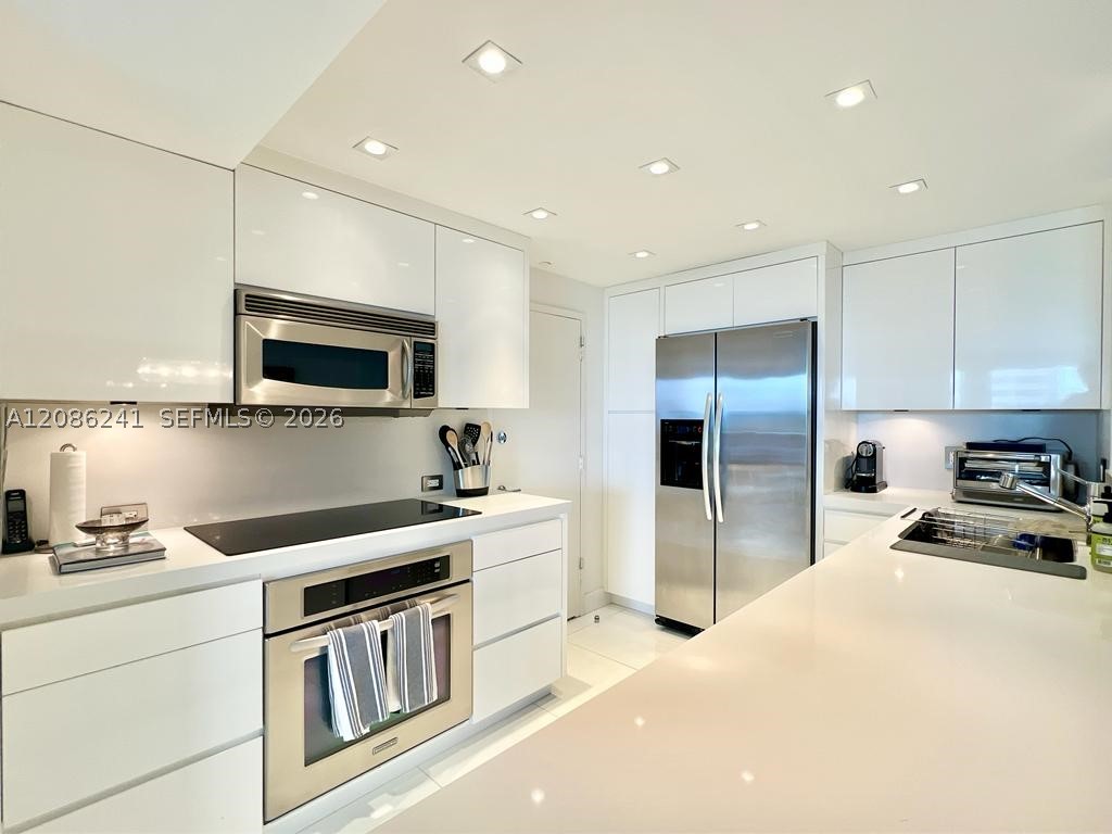 177 Ocean Lane Dr #405, Key Biscayne FL 33149