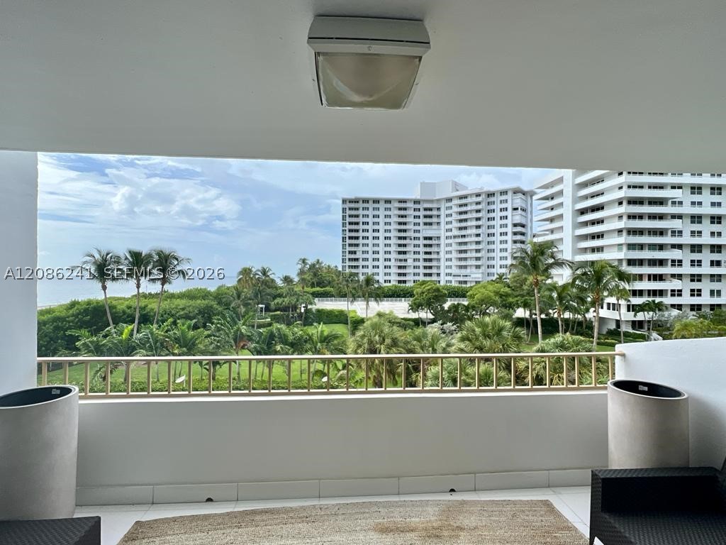 177 Ocean Lane Dr #405, Key Biscayne FL 33149