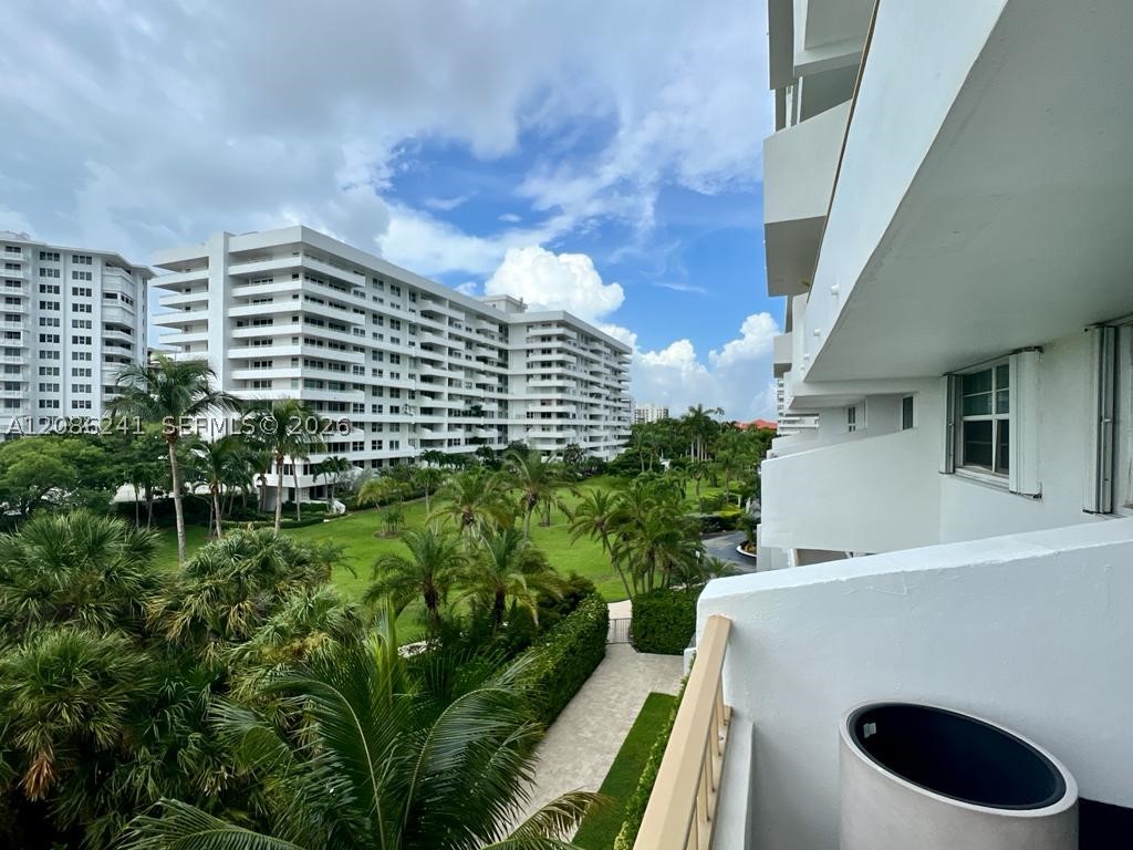 177 Ocean Lane Dr #405, Key Biscayne FL 33149