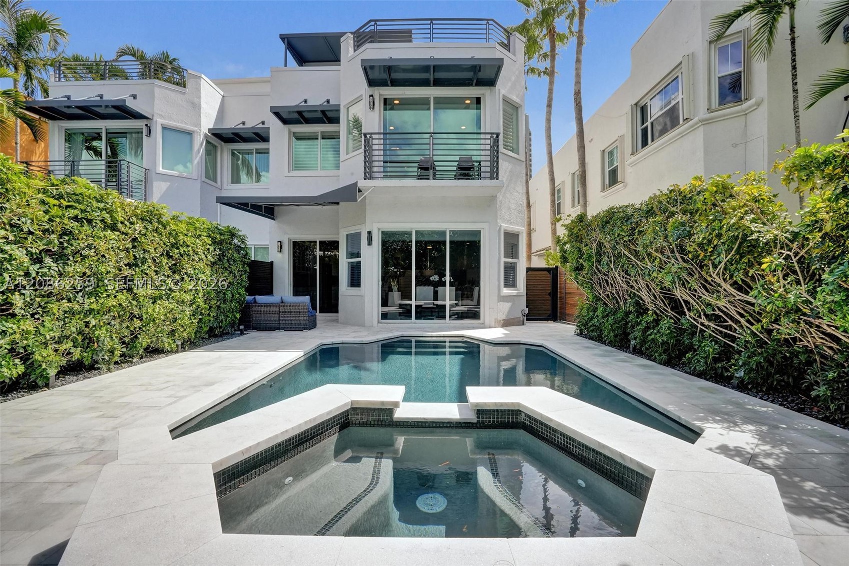 453 SW 5th Ave, Fort Lauderdale FL 33315