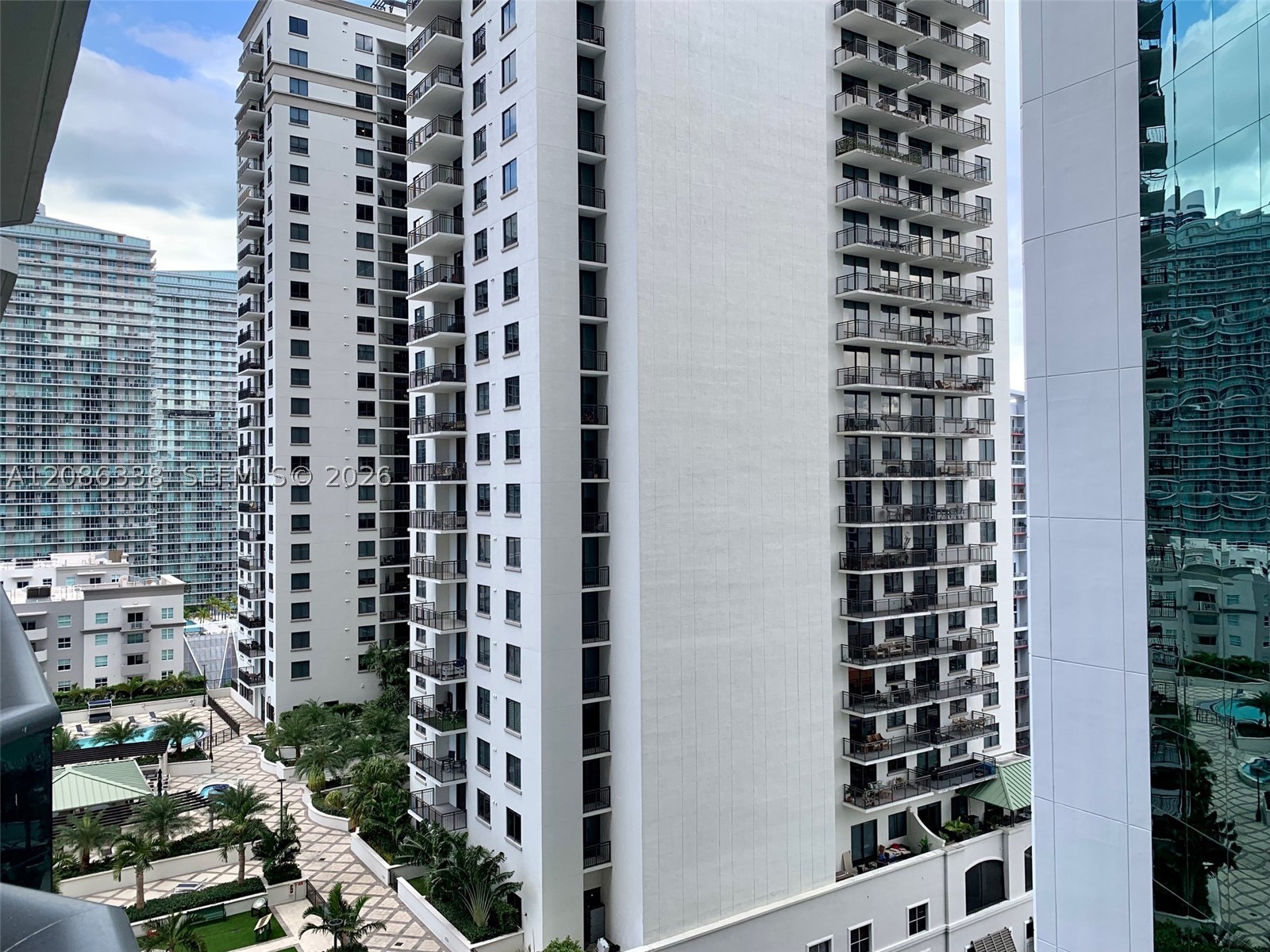 55 SW 9th St #1707, Miami FL 33130