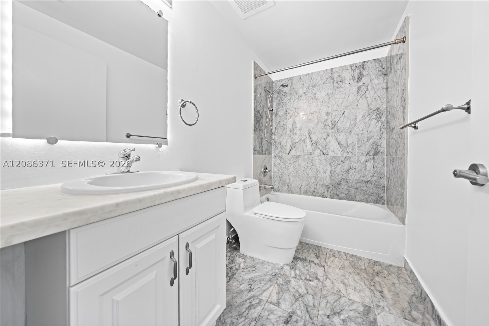 2000 Bay Dr #204, Miami Beach FL 33141