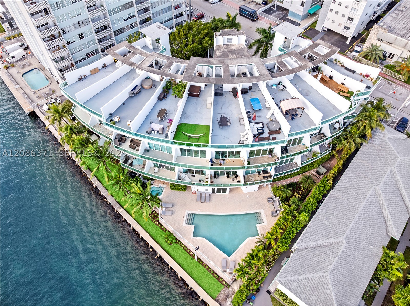 2000 Bay Dr #204, Miami Beach FL 33141