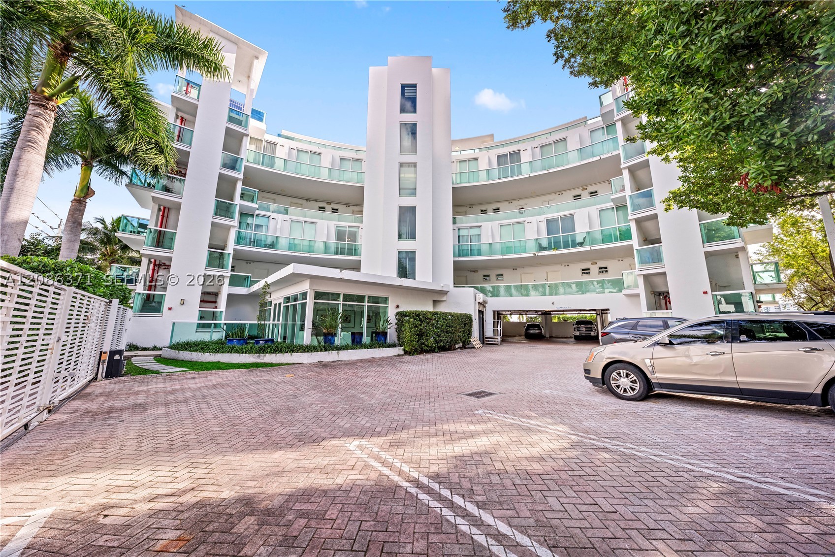 2000 Bay Dr #204, Miami Beach FL 33141
