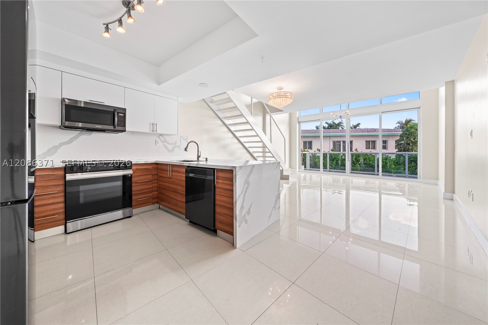2000 Bay Dr #204, Miami Beach FL 33141