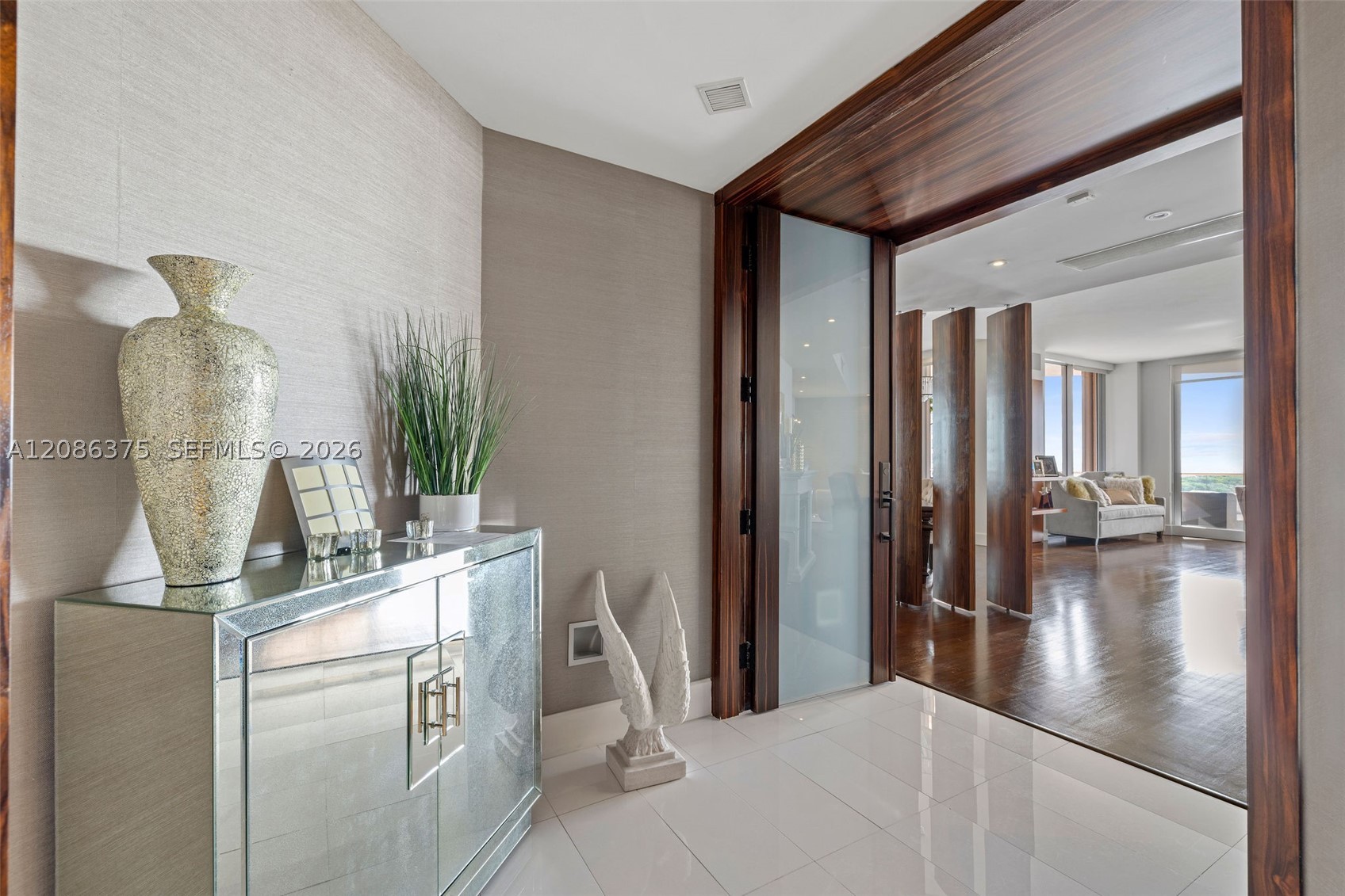 60 Edgewater Dr #9D, Coral Gables FL 33133