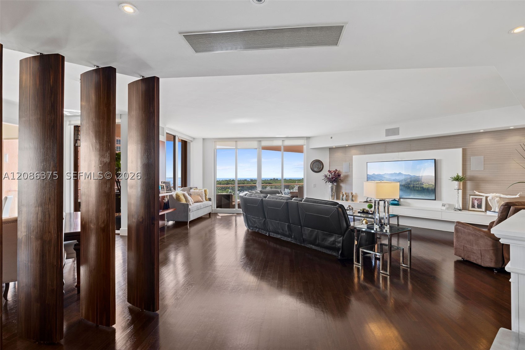 60 Edgewater Dr #9D, Coral Gables FL 33133