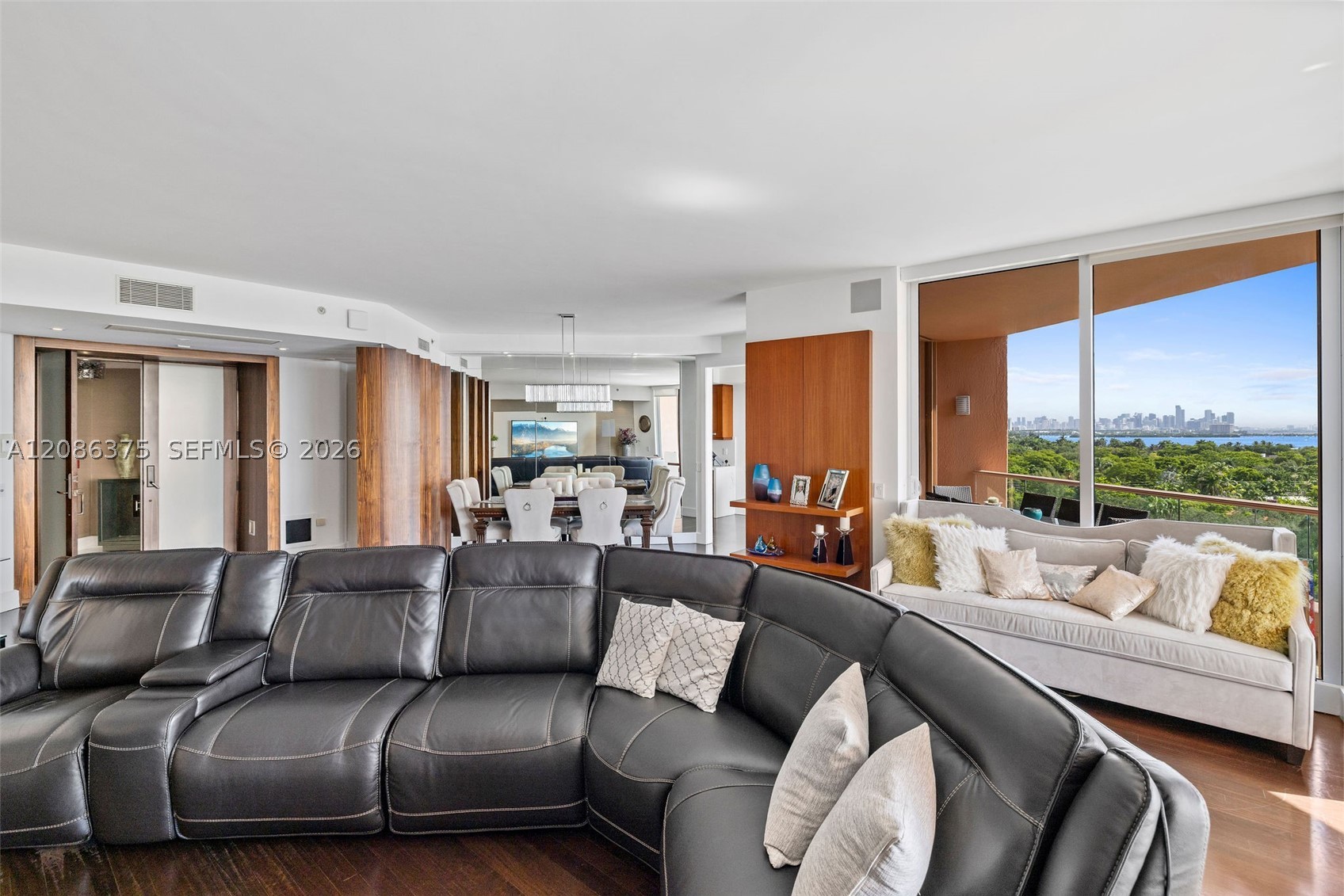 60 Edgewater Dr #9D, Coral Gables FL 33133