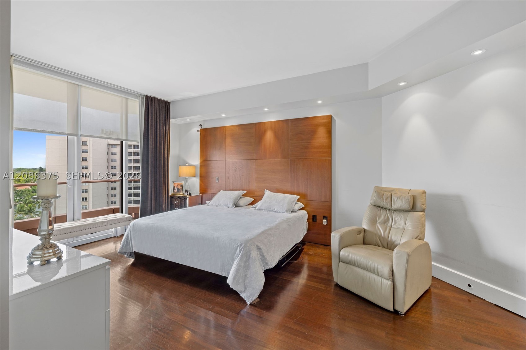 60 Edgewater Dr #9D, Coral Gables FL 33133