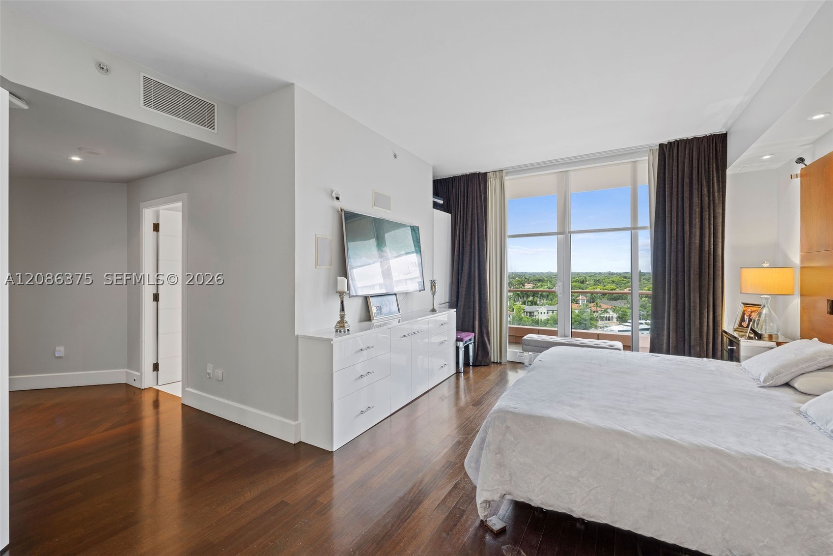60 Edgewater Dr #9D, Coral Gables FL 33133