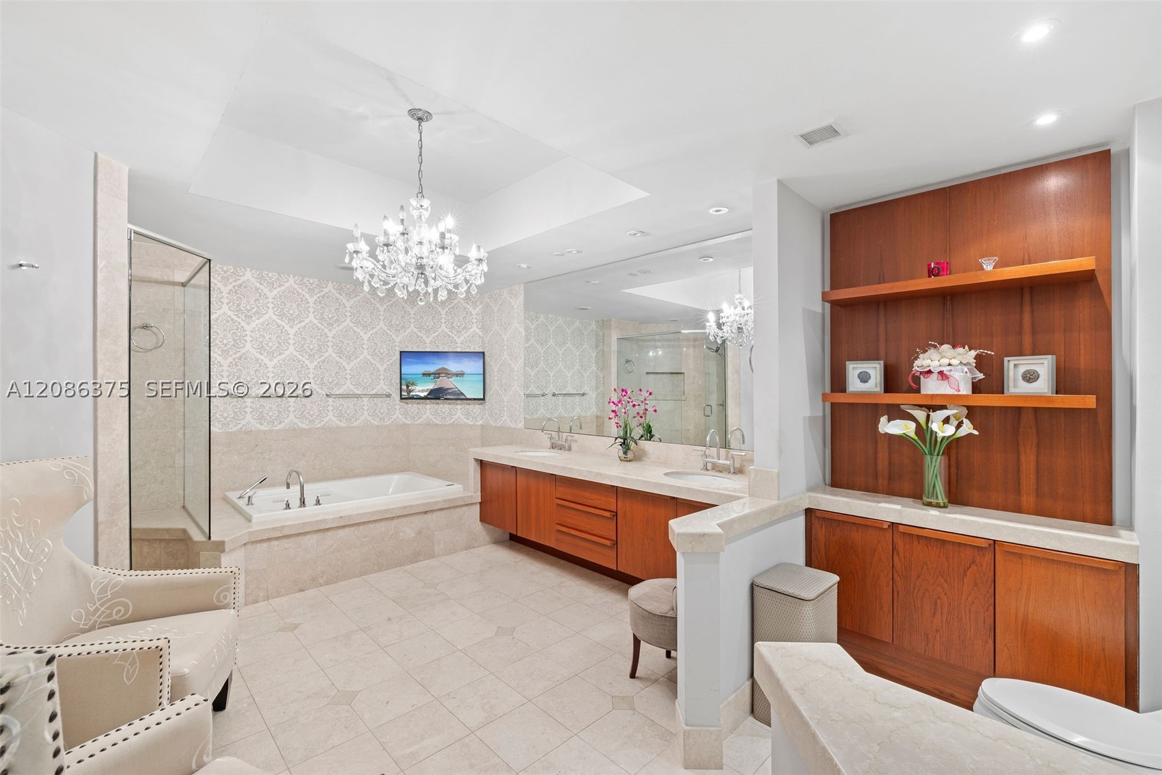 60 Edgewater Dr #9D, Coral Gables FL 33133