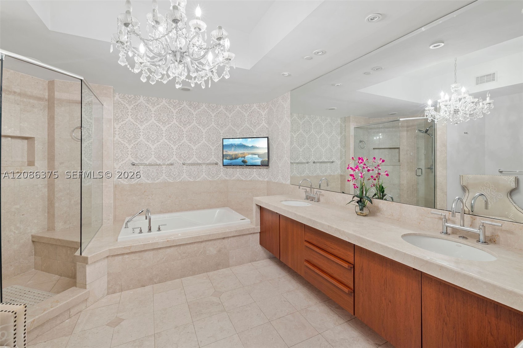 60 Edgewater Dr #9D, Coral Gables FL 33133