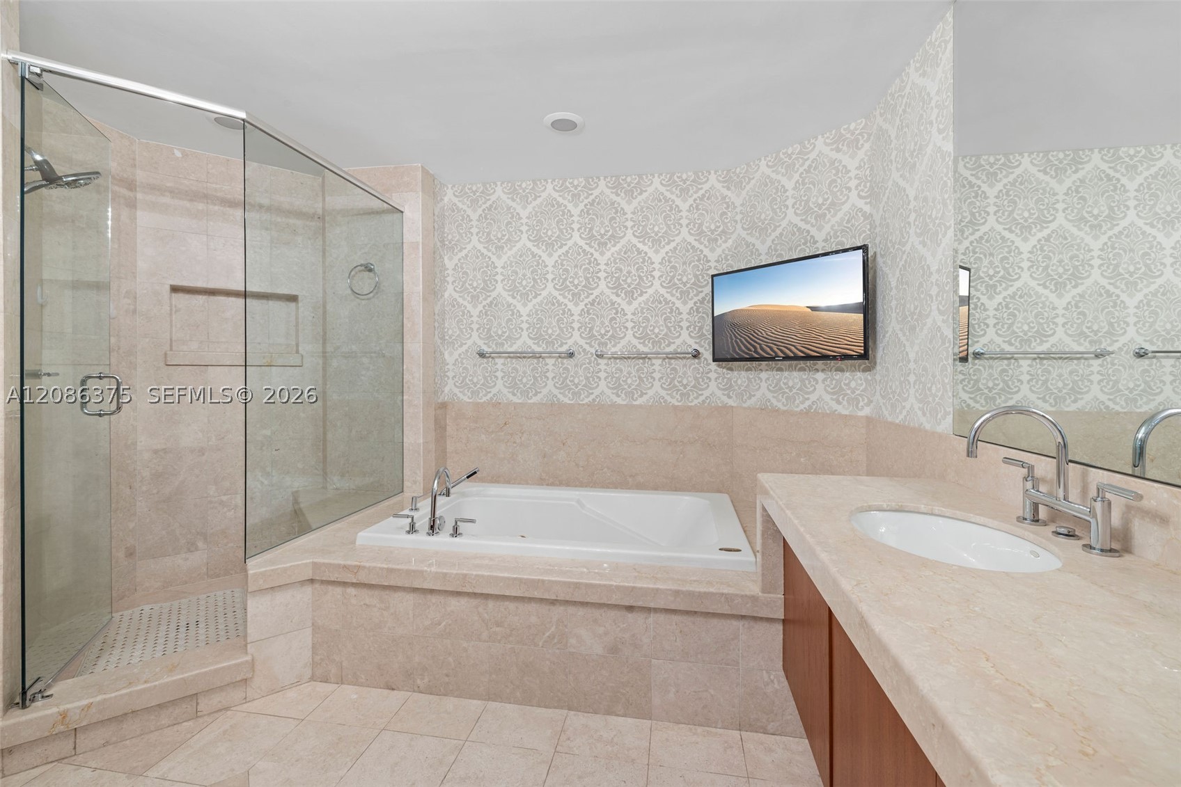60 Edgewater Dr #9D, Coral Gables FL 33133