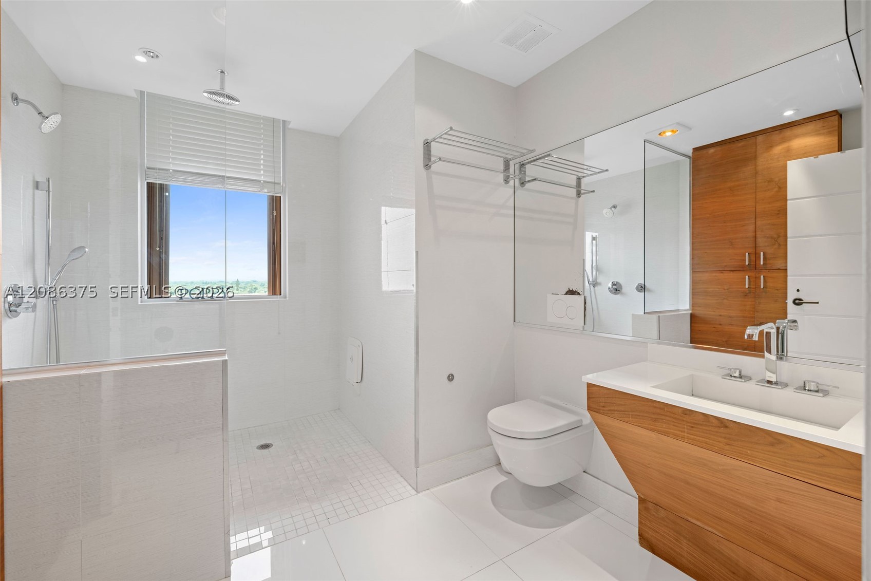 60 Edgewater Dr #9D, Coral Gables FL 33133