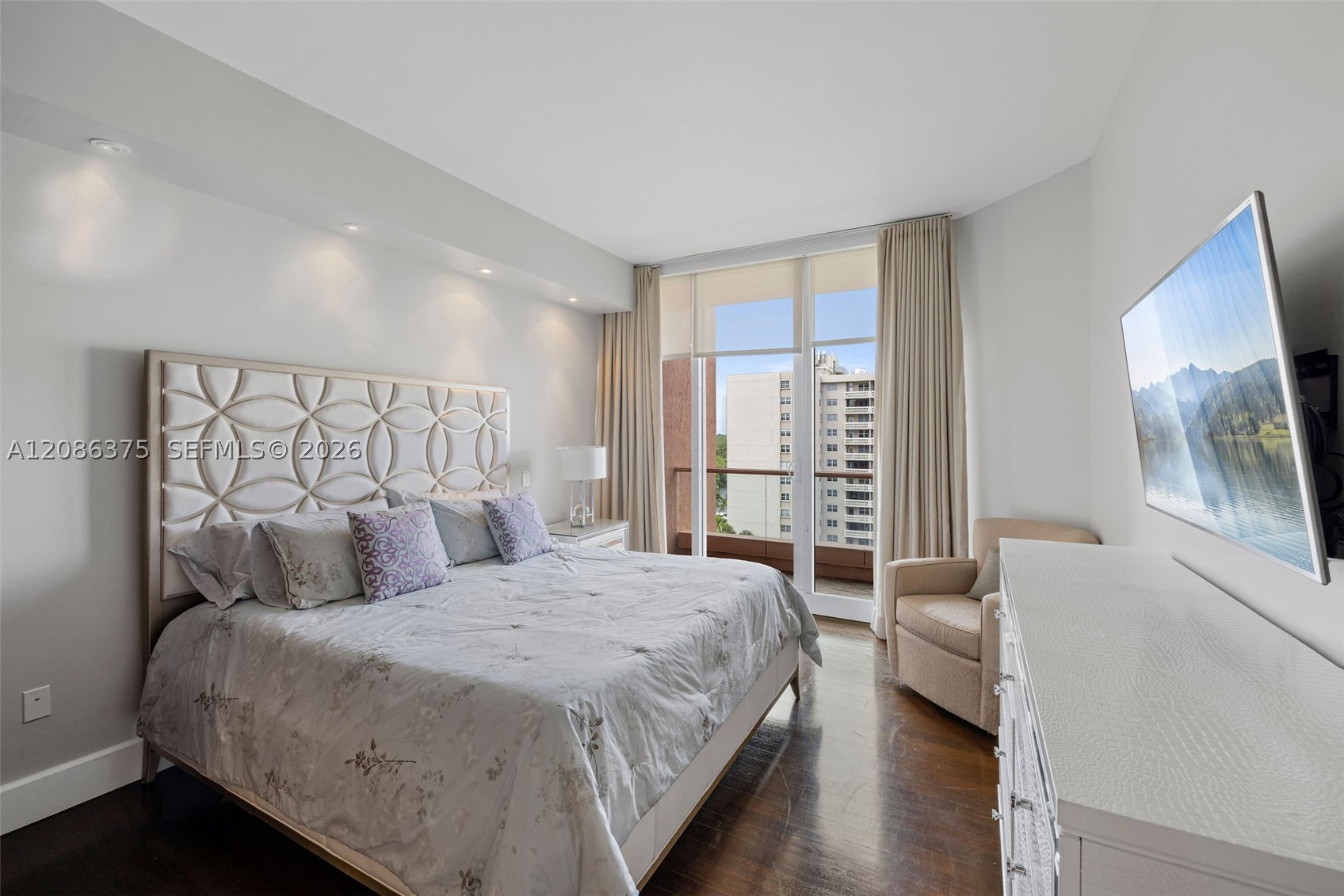 60 Edgewater Dr #9D, Coral Gables FL 33133