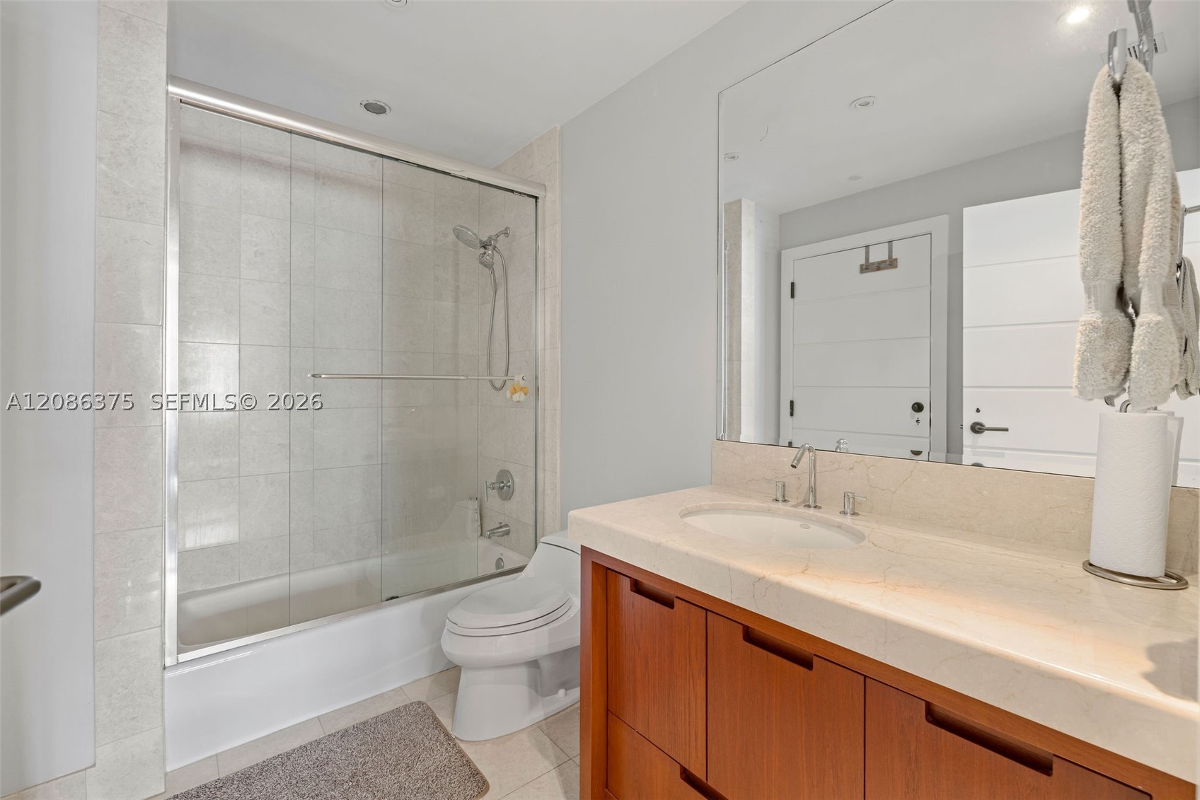 60 Edgewater Dr #9D, Coral Gables FL 33133