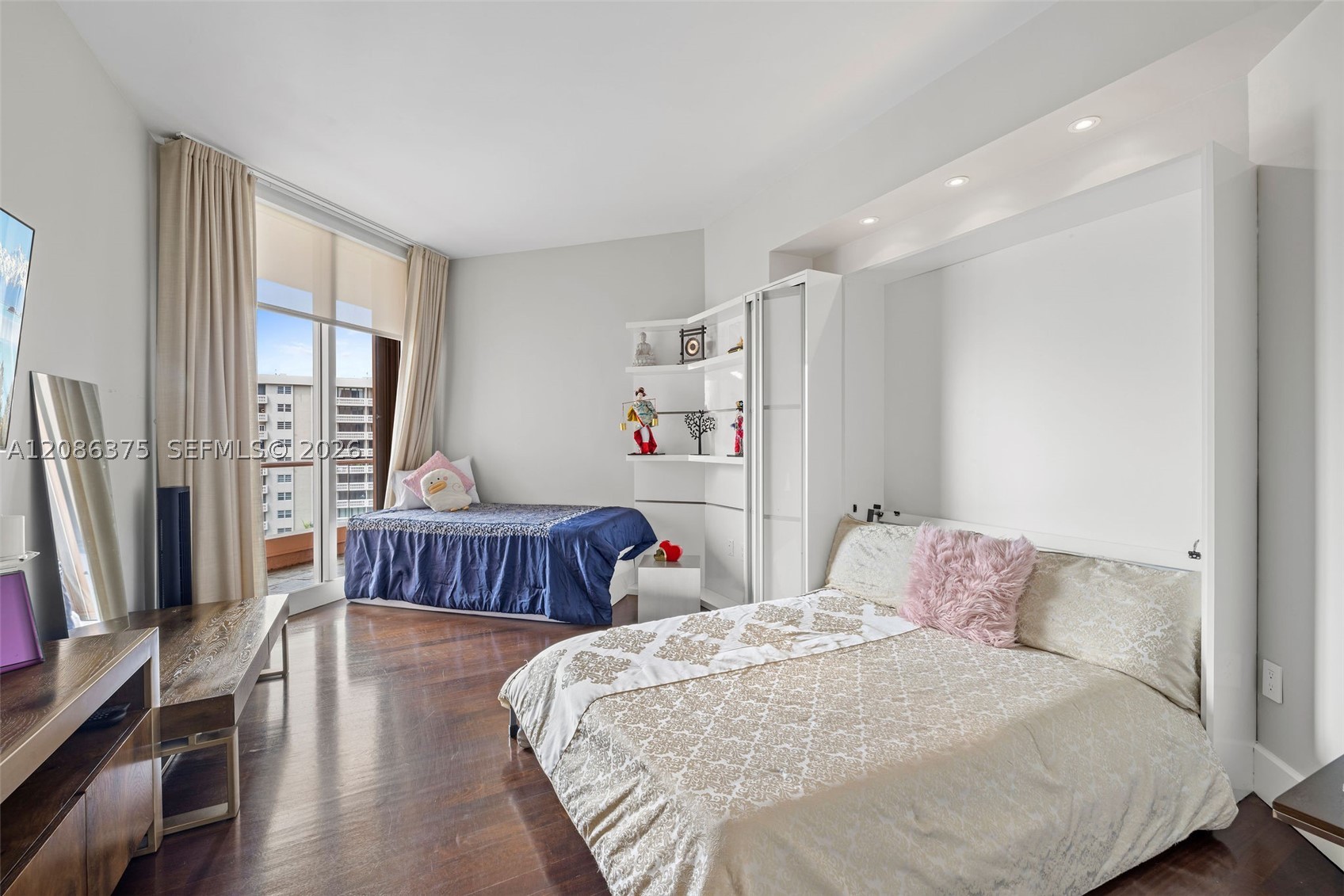 60 Edgewater Dr #9D, Coral Gables FL 33133