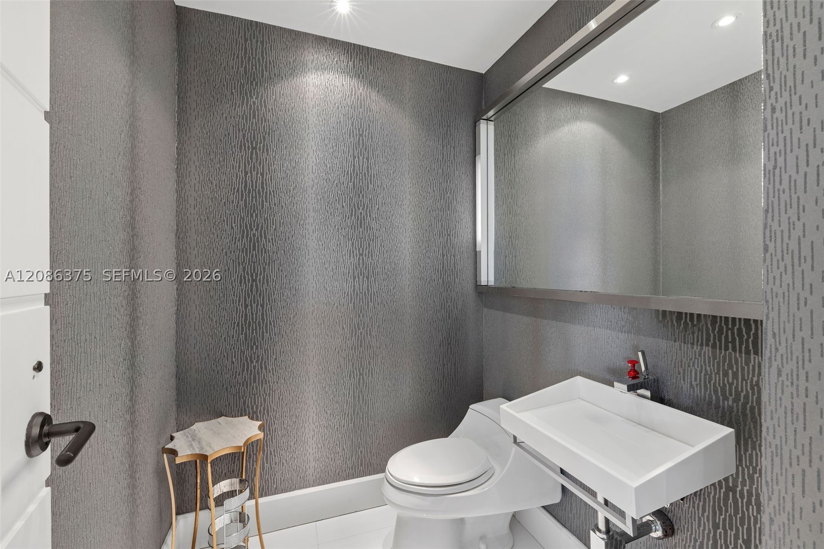 60 Edgewater Dr #9D, Coral Gables FL 33133