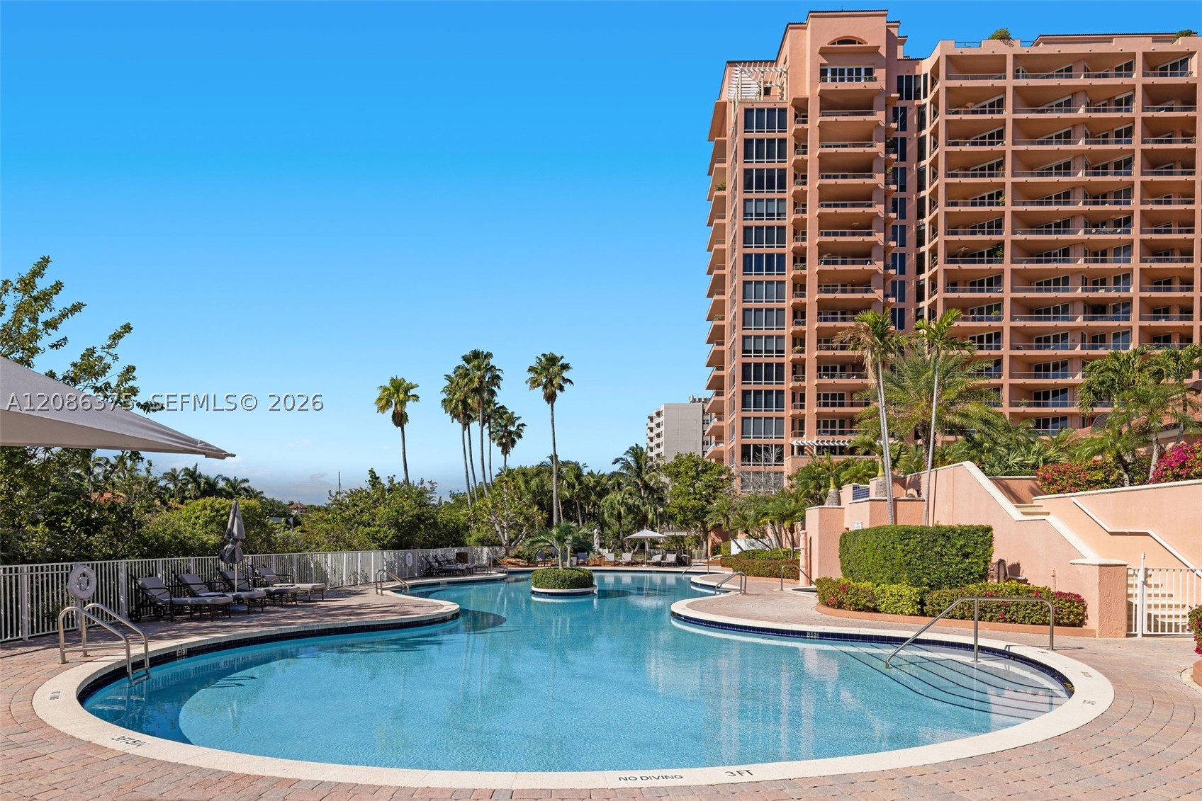 60 Edgewater Dr #9D, Coral Gables FL 33133