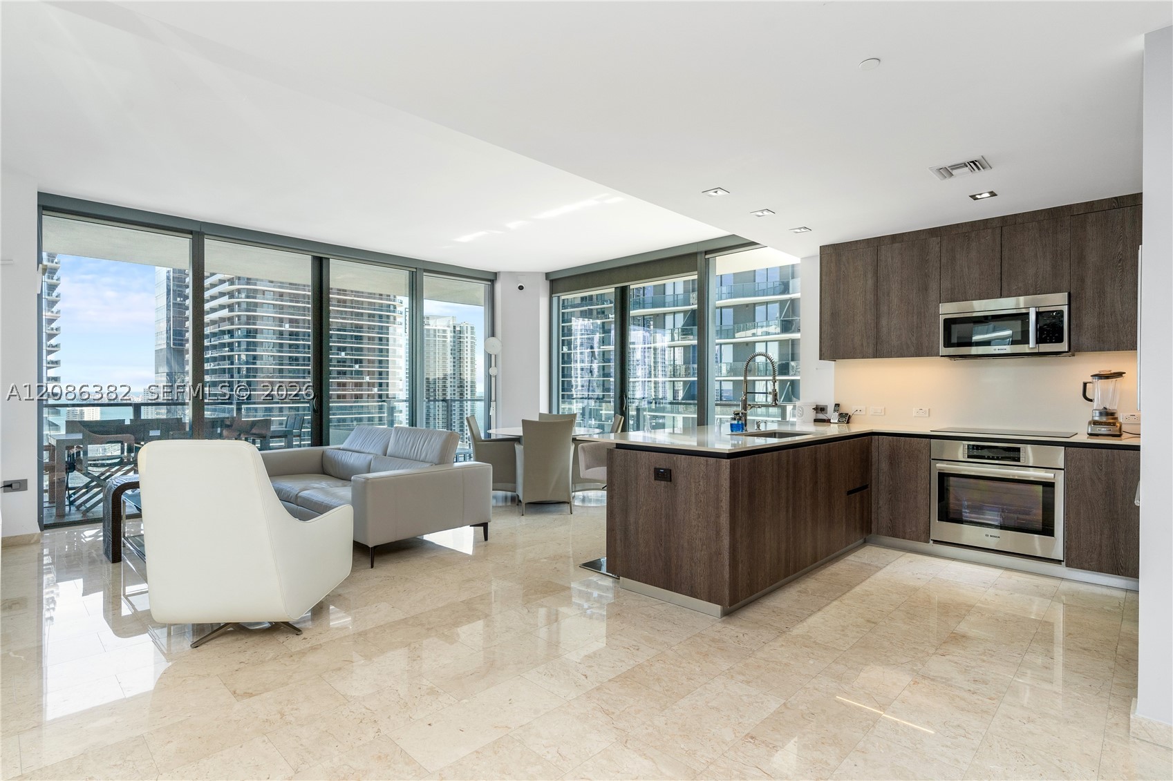 88 SW 7th St #2401, Miami FL 33130