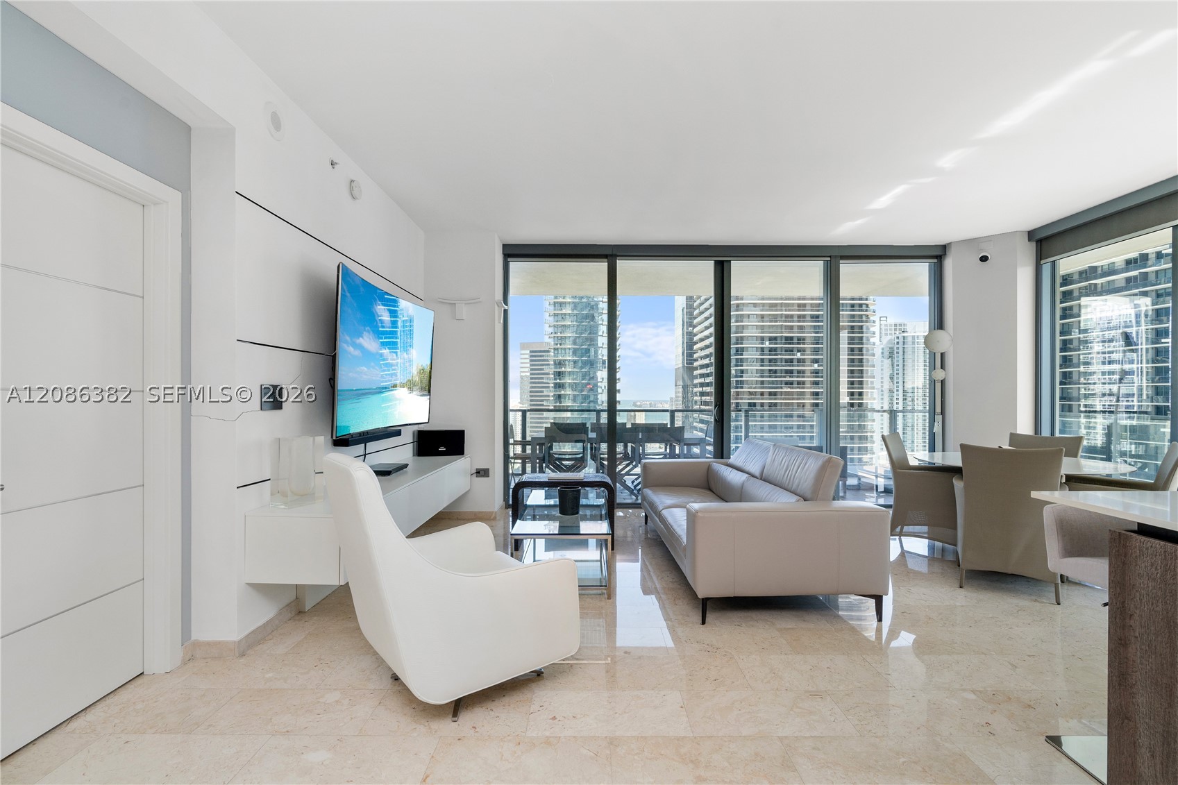 88 SW 7th St #2401, Miami FL 33130