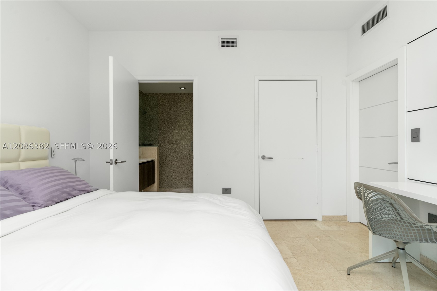 88 SW 7th St #2401, Miami FL 33130