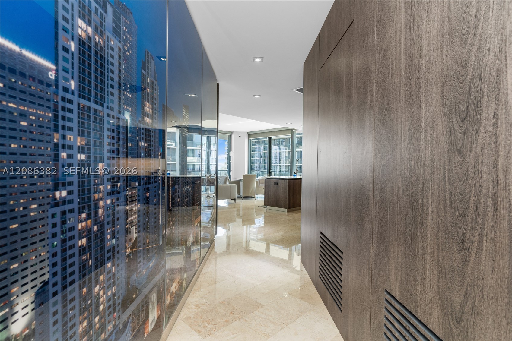 88 SW 7th St #2401, Miami FL 33130